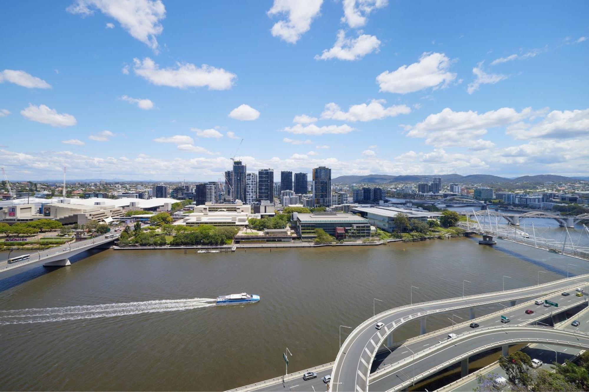 W Brisbane Hotell Eksteriør bilde Aerial view of the River City skyline